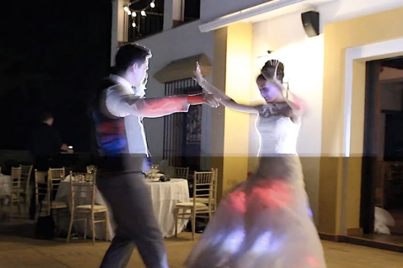 Je to najboljši otvoritveni ples mladoporočencev vseh časov? (foto: YouTube print screen)