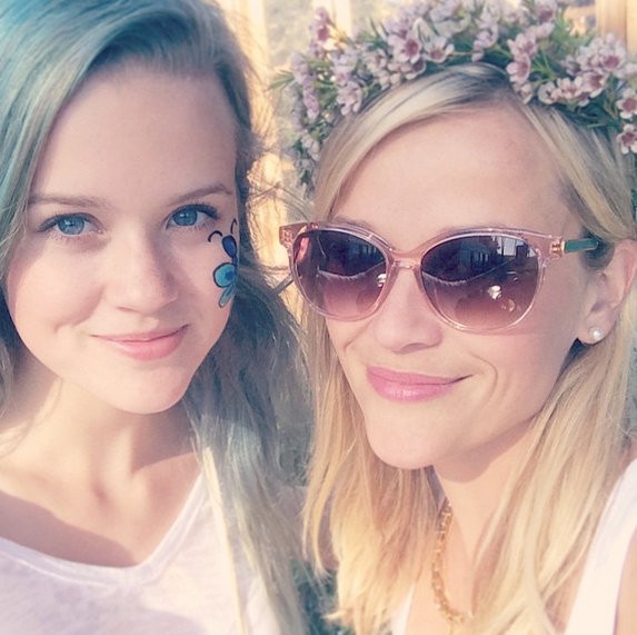Reese in Ava sta danes videti kot sestri!