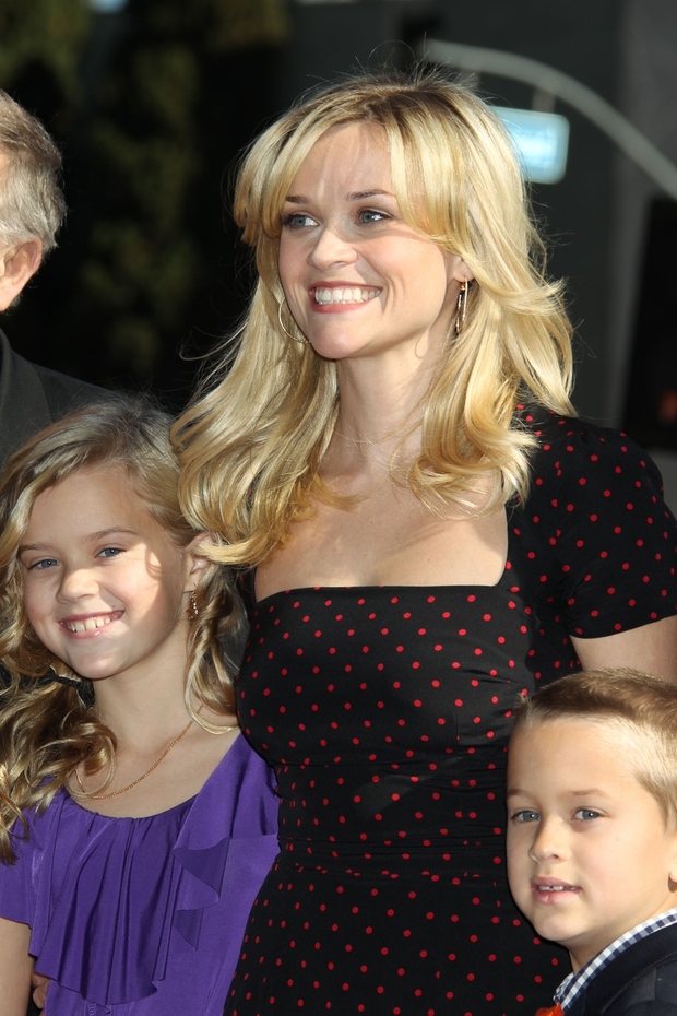 Reese in Ava leta 2010, ko je Reese Witherspoon dobila svojo zvezdo na pločniku slavnih. Poglej, kako sta videti danes …