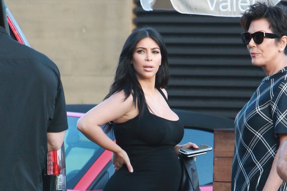 Noseča Kim Kardashian objavila svojo golo fotografijo (in utišala zlobne jezike)! (foto: Profimedia)