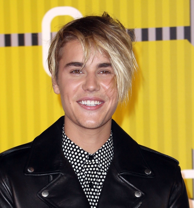 Justin Beber se je na podelitvi MTV nagrad vrnil na glasbeno sceno v velikem slogu. Z že sedaj uspešno novo …