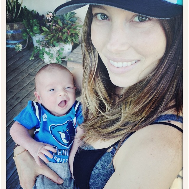 mu je njegova žena, 33-letna igralka Jessica Biel, rodila sina Silasa. V oddaji The Tonight Show je Justin Timberlake spregovoril …