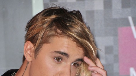 FOTO: Justin Bieber je povsem spremenil videz!