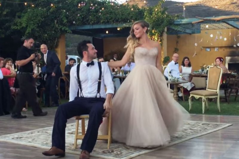 VIDEO: Oglej si najbolj nenavaden poročni ples vseh časov (foto: YouTube print screen)