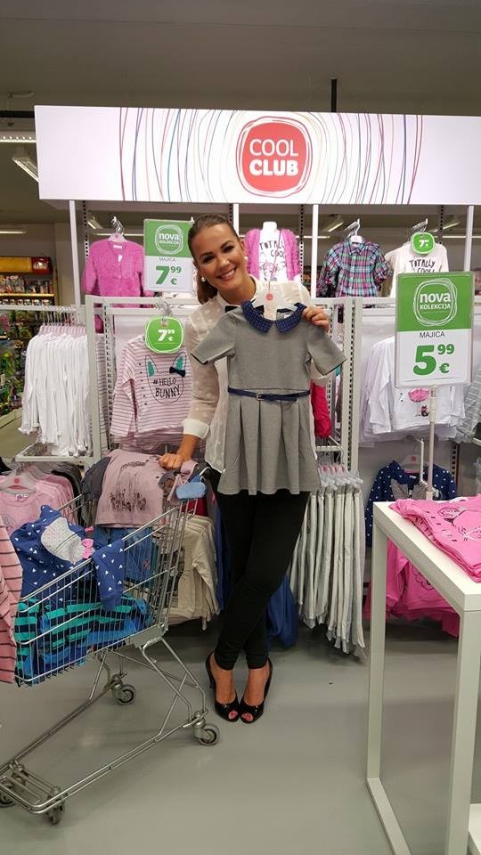 svoje oboževalce na Facebooku tudi povprašala, kakšno oblekico ji naj kupi. In čeprav je zvezdnica v petek kot prva Slovenka …