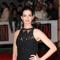 Ogrlica Anne Hathaway na oskarjih v prvem planu: razlog za to pa je nadvse bizaren