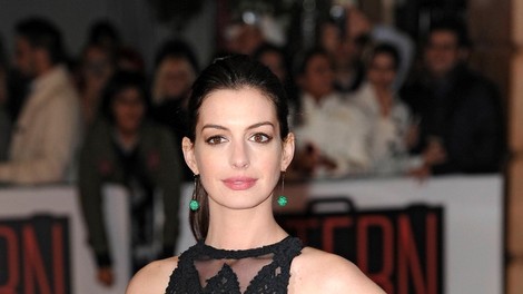 Anne Hathaway spregovorila o temni plati Hollywooda