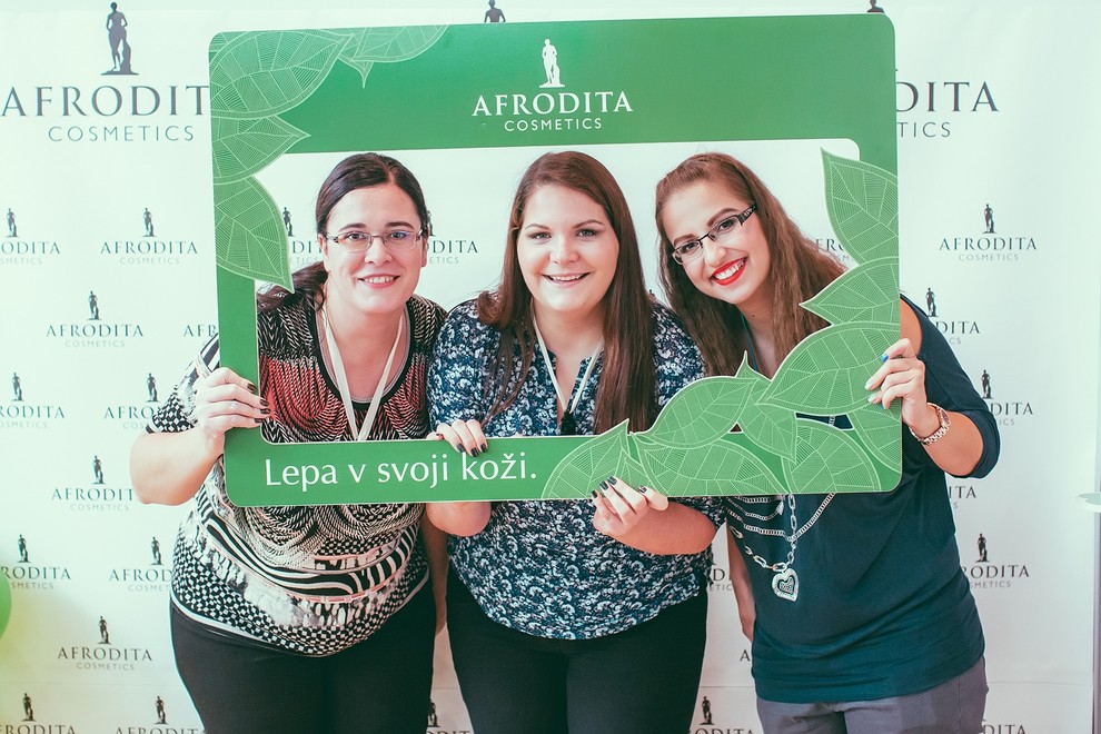 Kot je idealno za prvo slovensko blogersko konferenco, je bil glavni sponzor dogodka vodilno slovensko kozmetično podjetje Afrodita, ki se …