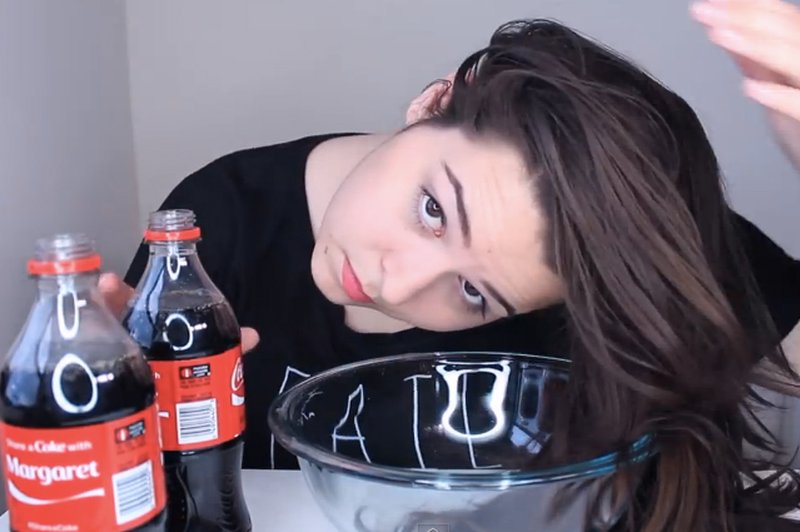 VIDEO: Coca-Cola kot čudežni kozmetični pripomoček?!? (foto: YouTube print screen)