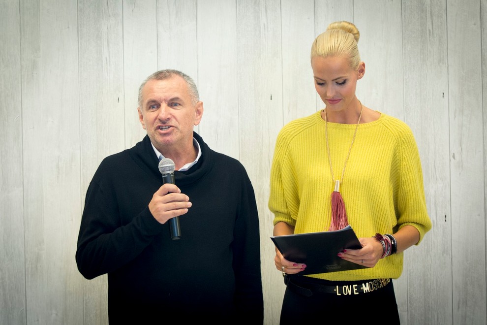 Oblikovalec kolekcije je Miha Jamšek, ki je strnil nekaj besed: “Rašica je pojem kvalitete, zato v tem soju tudi nadaljujemo …