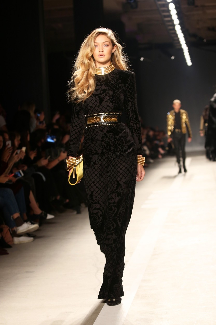 FOTO: Kolekcija Balmain x H&M po eni uri v Sloveniji že skoraj razprodana!