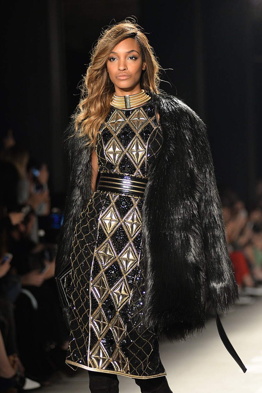FOTO: Kolekcija Balmain x H&M po eni uri v Sloveniji že skoraj razprodana!