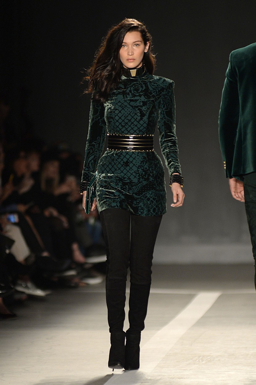 FOTO: Kolekcija Balmain x H&M po eni uri v Sloveniji že skoraj razprodana!