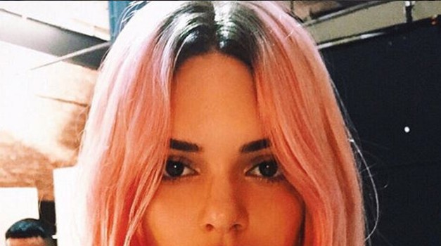 40 milijonov sledilcev je proslavila z razgaljeno bradavičko (foto: Instagram Kendall Jenner)