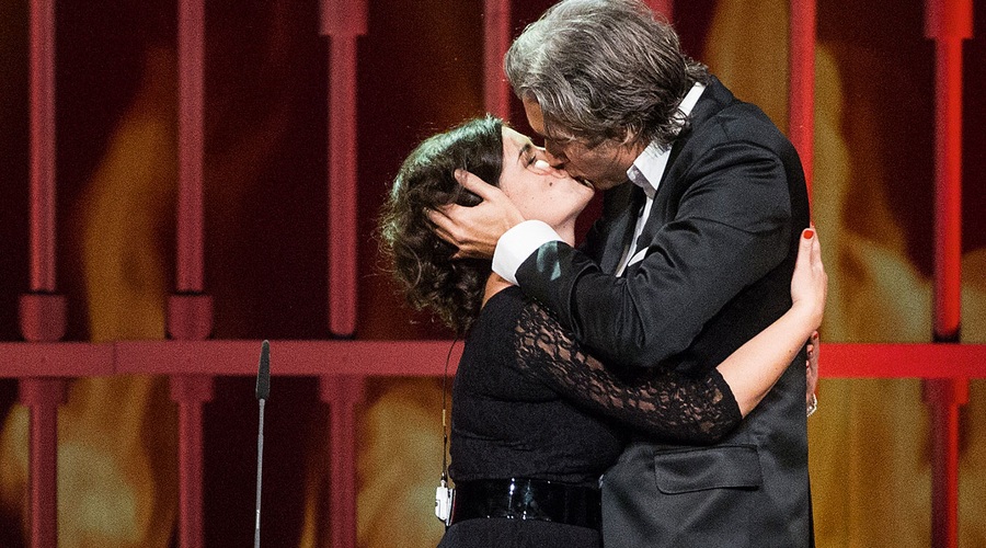 Jan Plestenjak ujet med vročim poljubljanjem! (foto: revija Lea)