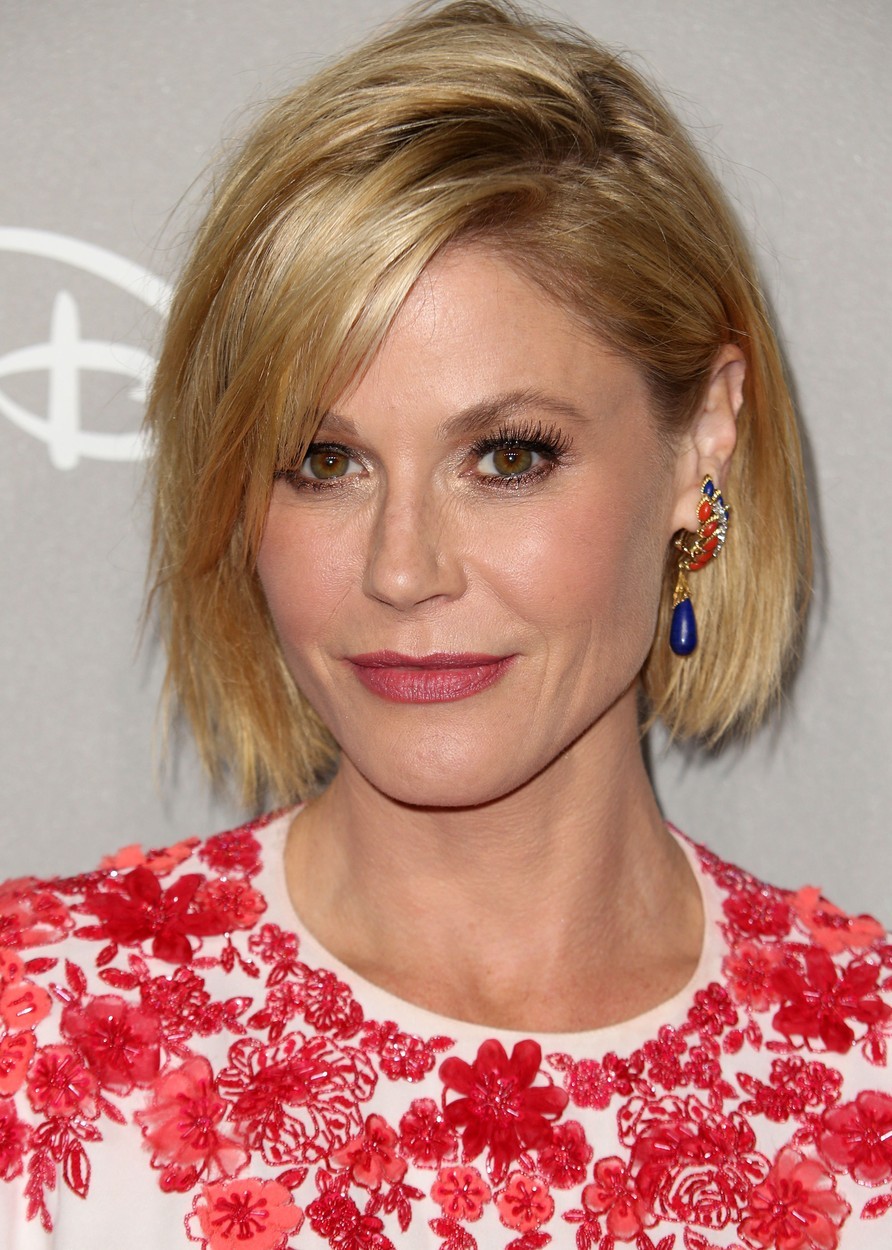 In še predlog za svečan krajši paž, kot ga je nosila igralka Julie Bowen. Naredi cik cak prečko z ene …