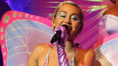 Najbolj šokantno-bizarne fotografije Miley Cyrus