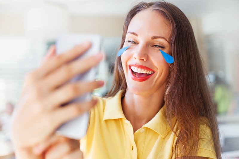 Na spletu se vse pogosteje sporazumevamo z emoji-ji. (foto: Shutterstock)