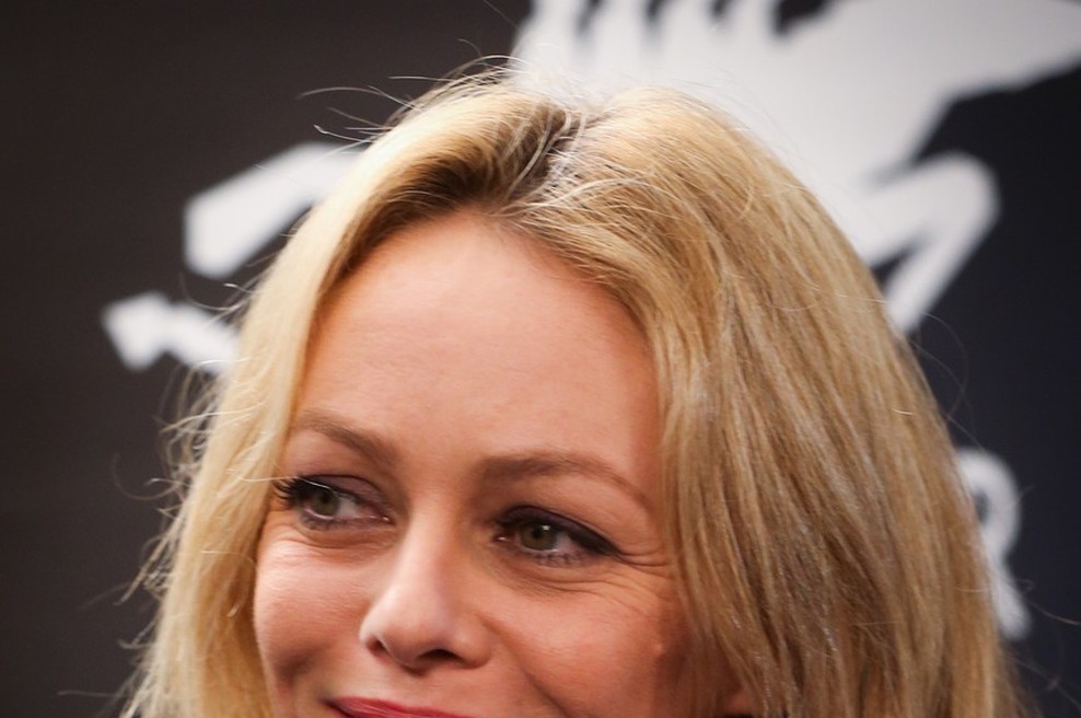 FOTO: Naslovnica z Vanesso Paradis sprožila ogorčenje (foto: Profimedia)