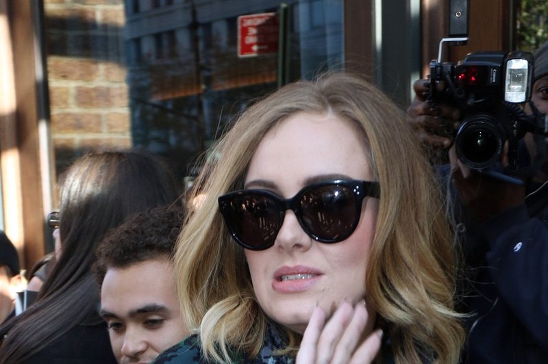 Ne boš verjela, kaj Adele doživlja, preden stopi na oder! (foto: Profimedia)