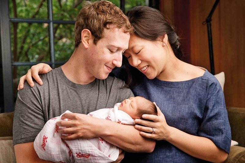 Razkrivamo, kdo je ženska, ki stoji za ustanoviteljem Facebooka Markom Zuckerbergom (foto: Profimedia)