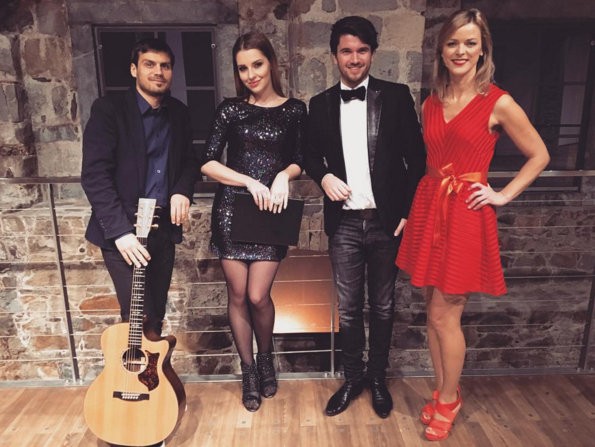 Maja Keuc je takole praznično urejena odpela koncert, trenutno snema svoj novi album.