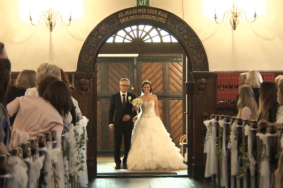 VIDEO: Najbolj ganljiv sprehod neveste do oltarja (foto: YouTube print screen)