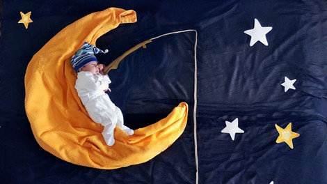 FOTO: Mamica je ustvarila osupljive fotografije svojega spečega malčka