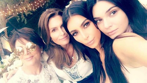 Vroče: Kaj pravijo lepotni kirurgi o lepotnih popravkih družine Kardashian?