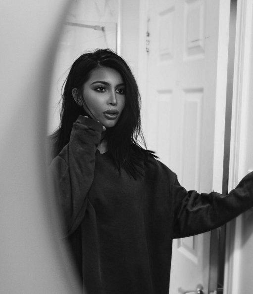 kanadska blogerka Kamilla Osman, ki si je z izjemno podobnostjo Kim Kardashian na Instagramu čez noč pridobila 130.000 sledilcev. Njene …