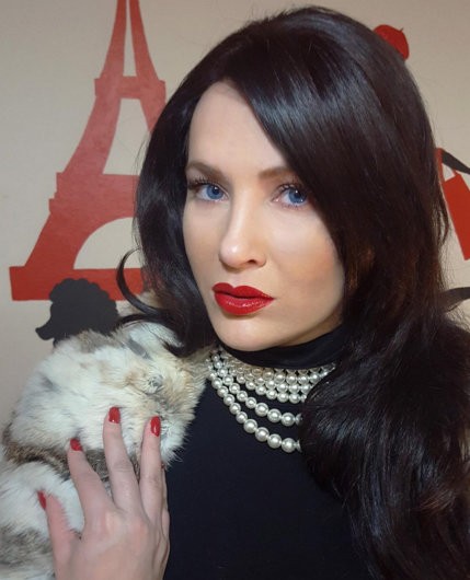 Pod fotografijo je Danica zapisala: "Novo leto, novi začetki ... Moj modni oblikovalec @roccoargentini me je prepričal za drastično spremembo. …