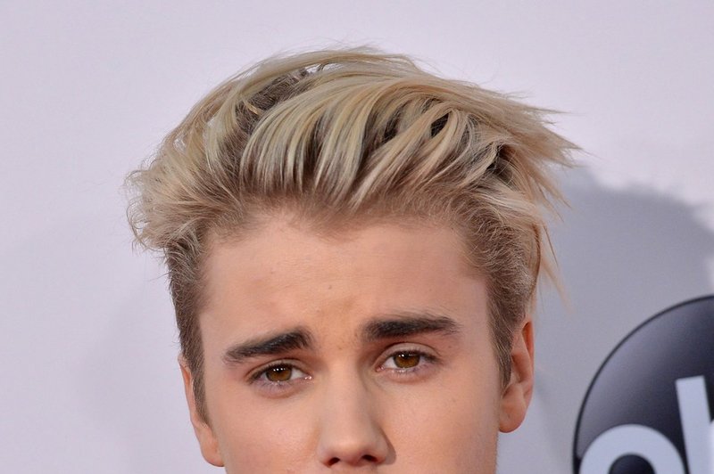 FOTO: Justin Bieber ima po novem vijolične lase! (foto: Profimedia)