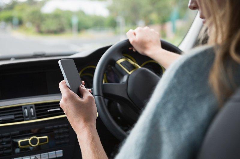 Se zavedaš nevarnosti 'tekstanja' med vožnjo? (foto: Profimedia)