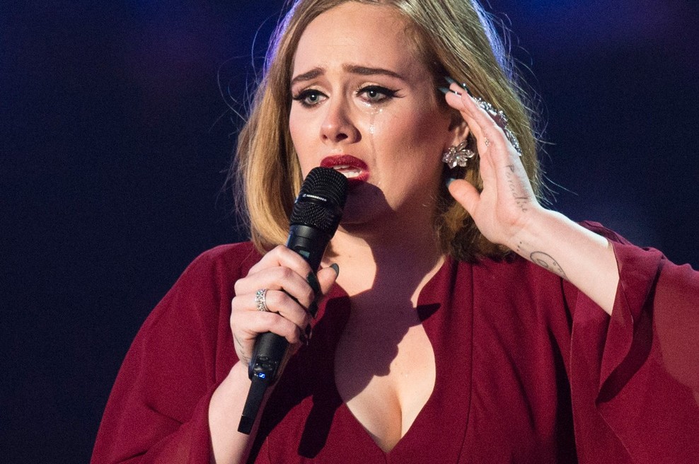 VIDEO: Zmagovalka Adele tako ganjena in objokana, da je komaj govorila (foto: Profimedia)