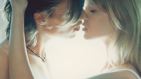 6 najbolj vročih ljubezenskih poljubov