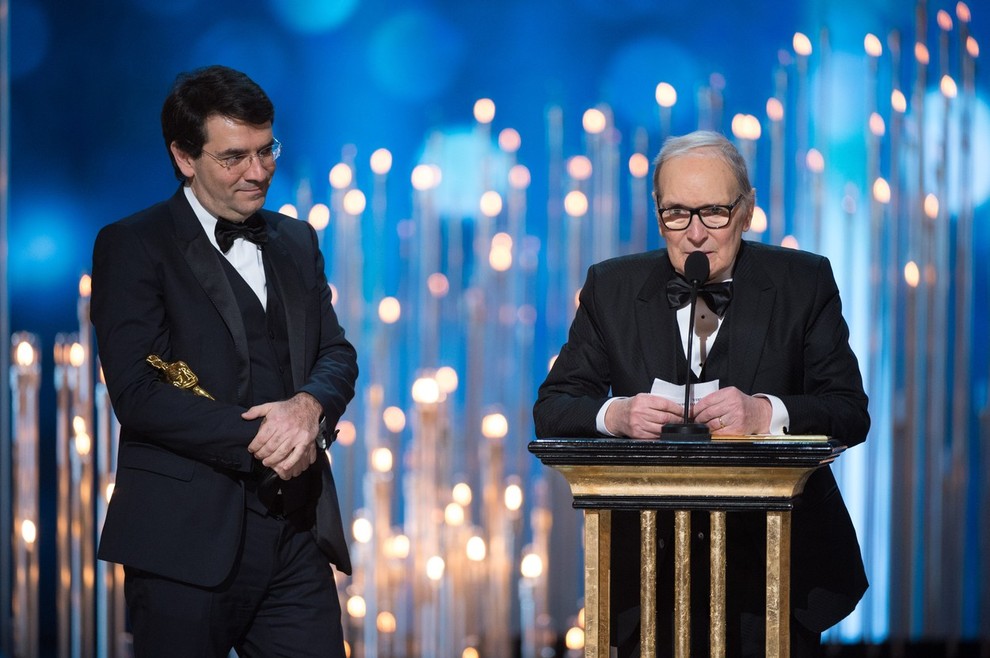 Za najboljšo izvirno filmsko glasbo je bil nagrajen Ennio Morricone (Podlih osem), oskarja za najboljšo skladbo pa je dobila Writings …