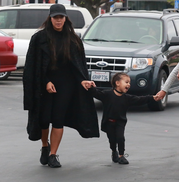 Čeprav se zdi malčica na večini fotografij srečna, je Kim Kardashian zanjo nedavno poiskala psihološko pomoč, ker naj bi se …