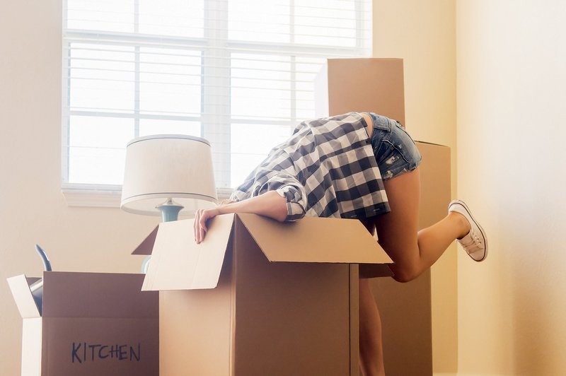 Kaj se zgodi, ko svoj dom zamenjaš za nekdanjo otroško sobo svojega fanta? (foto: Getty Images)