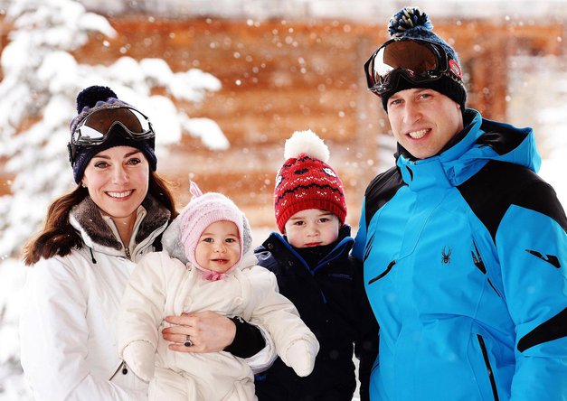 Ta kraljeva družinska fotografija je marca 2016 nastala v Franciji, kamor se je družinica pred kratkim odpravila na zimski oddih.
