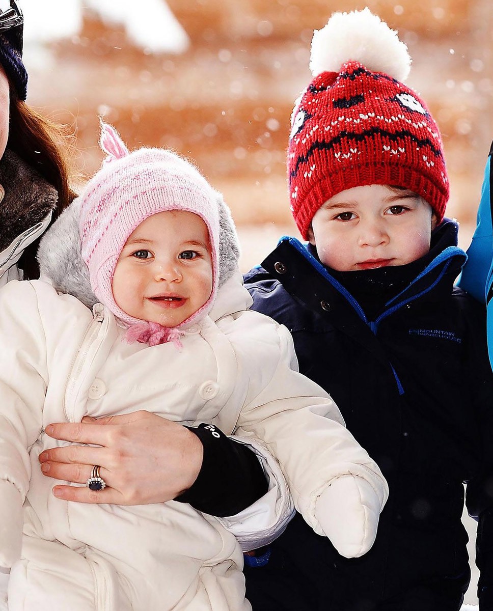 Za malo princesko Charlotte so bile to prve "smučarske počitnice".