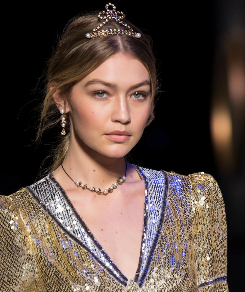 Gigi Hadid: Celo punca, ki jo smatrajo za največjo bejbo, se ne more izogniti zbadljivkam in ljubosumju. Septembra se je …