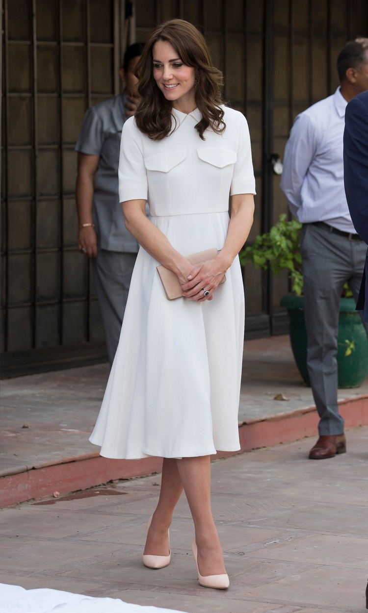 Kate Middleton in princ William se te dni mudita v Indiji, kjer sta se med drugim poklonila žrtvam druge svetovne …