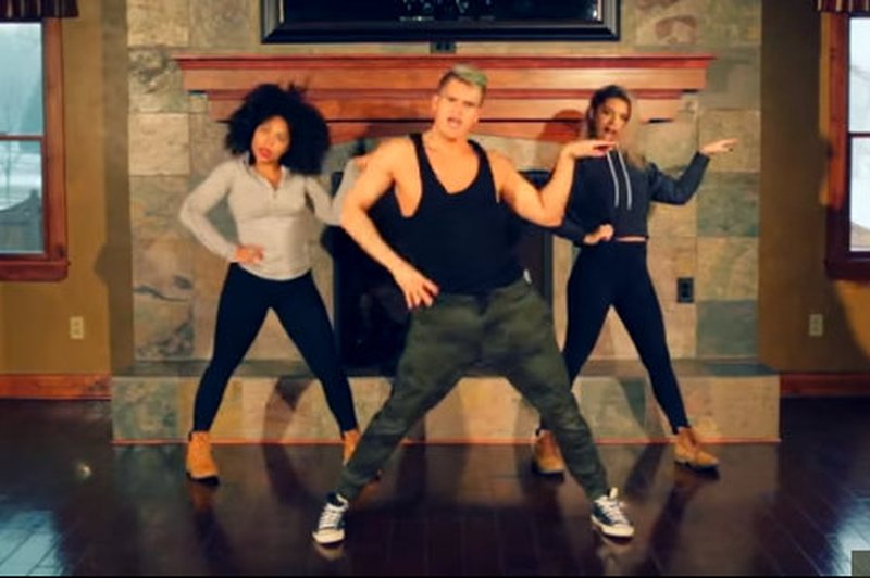 VIDEO: Energična plesna vadba navdušuje splet in tudi tebe bo! (foto: Screenshot Youtube)