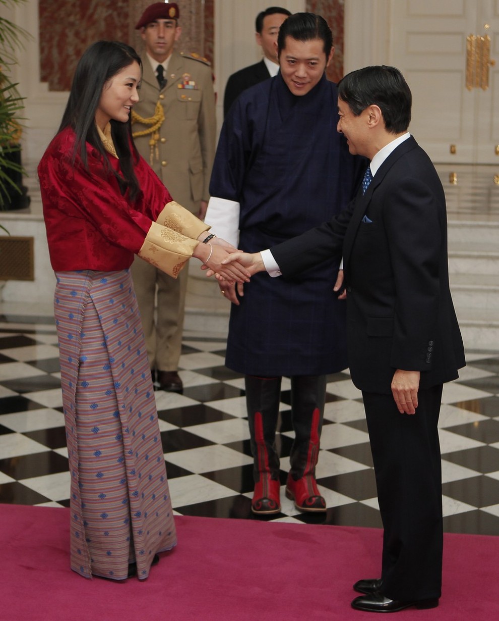 v svoji državi podobno vlogo kot Kate Middleton v svoji in je, zanimivo, najmlajša kraljica na svetu. Lahko pa bi …