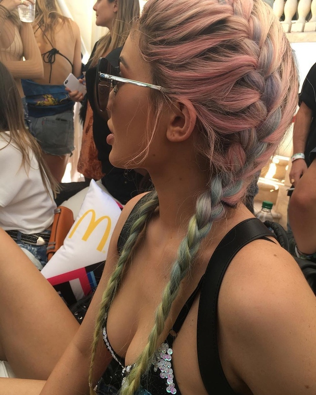 Na festivalu Coachella je bila Kylie seveda v središču pozornosti, na Insstagramu pa je objavila malo morje fotografij z novo …