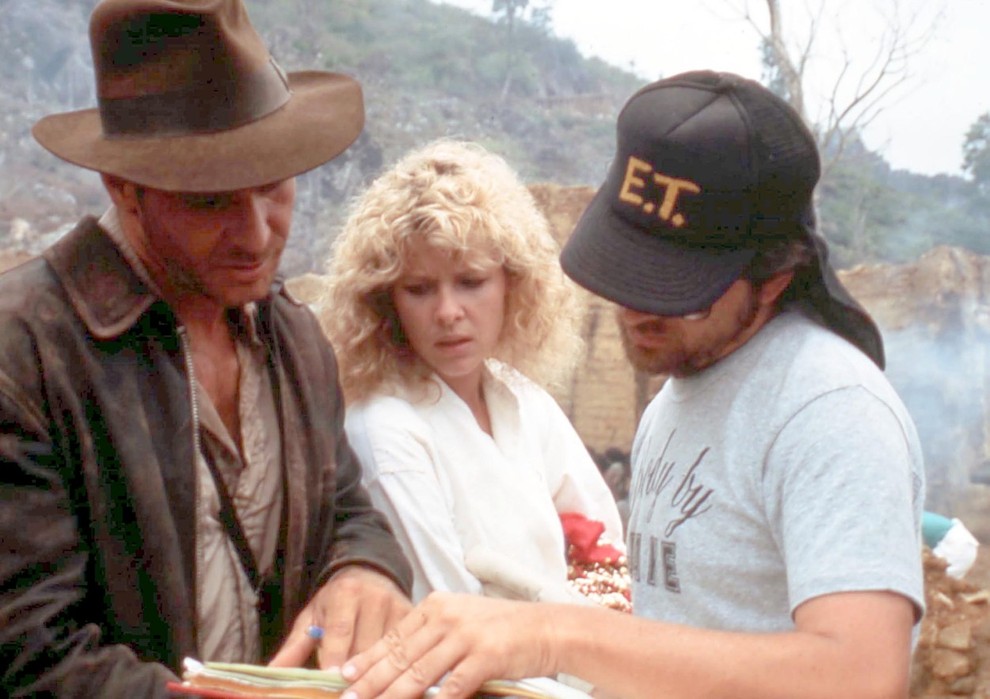 Za konec pa še kultni trenutek iz snemanja filma Indiana Jones. Na fotografiji sta igralca Harrison Ford in Kate Capshaw …