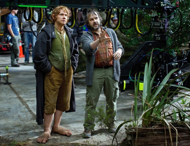 V zakulisju snemanja Hobita so fotografi med pogovorom ujeli igralca Martina Freemana in režiserja Petra Jacksona.
