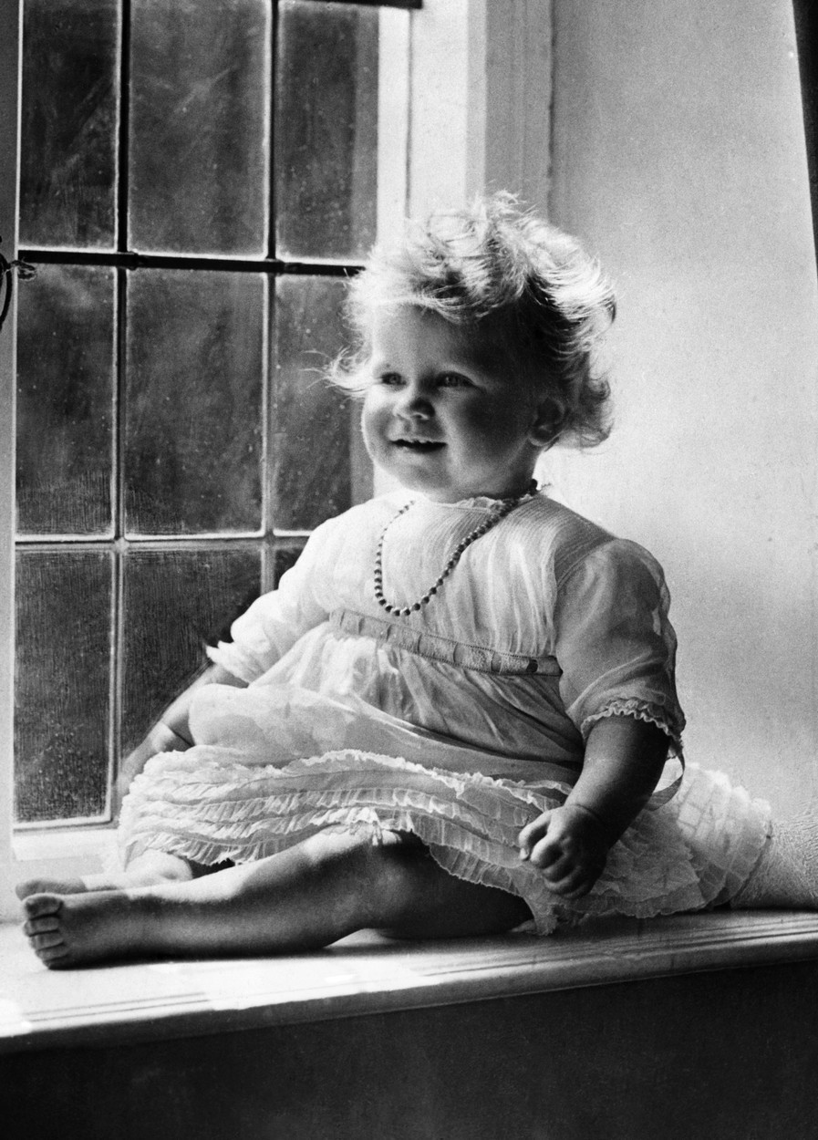 fotografija je nastala leta 1927. In kraljica kot najstnica?