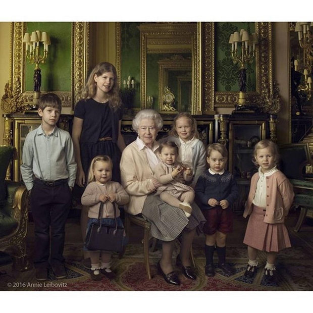 90-letna kraljica Elizabetha, ki je mimogrede tudi najdlje vladajoča kraljica v zgodovini Velike Britanije (vlada ji že 63 let in …