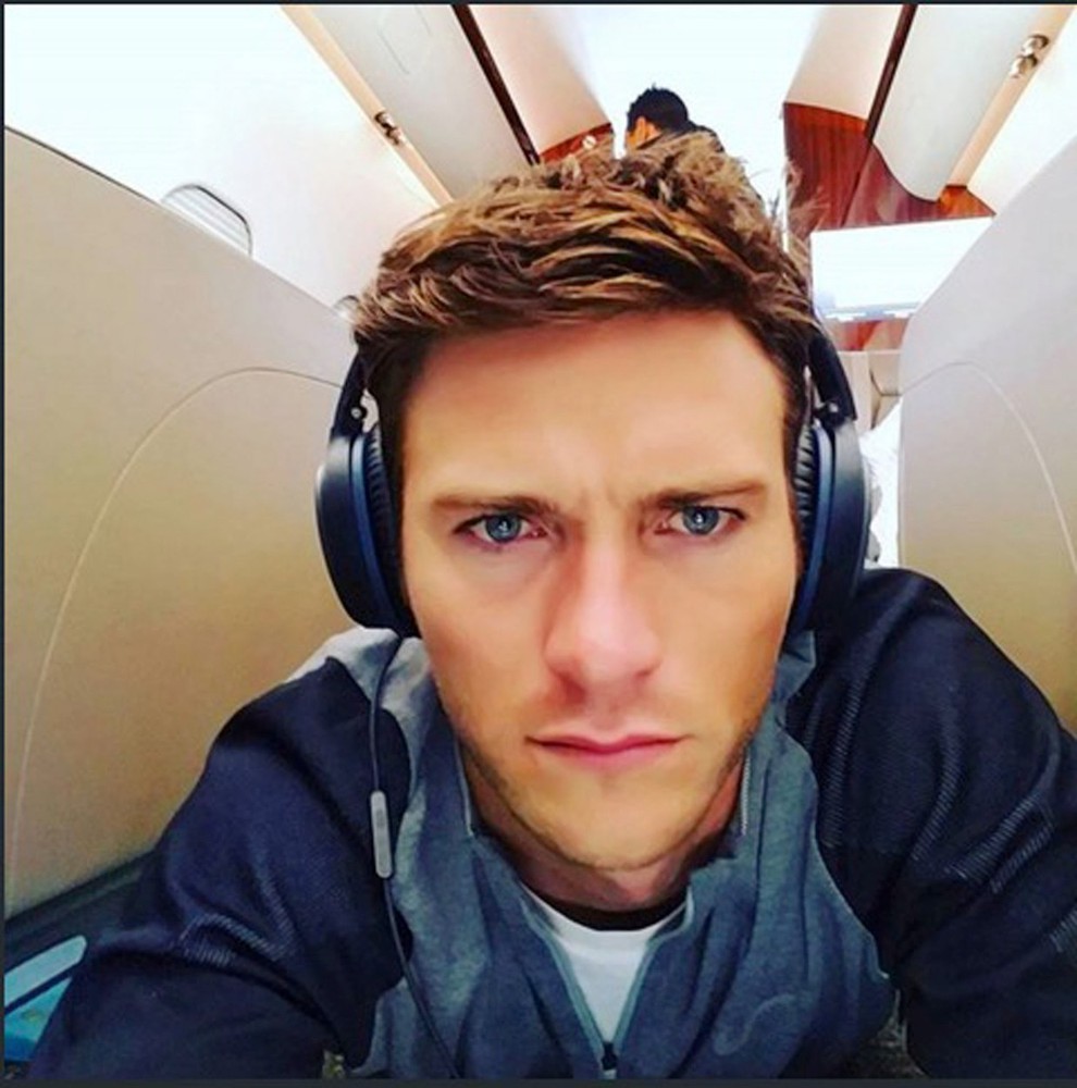 Lepotec, kajne? To je Scott Eastwood, sin Clinta Eastwooda. Nastopil je že v kar nekaj filmih in kariero začel pod …